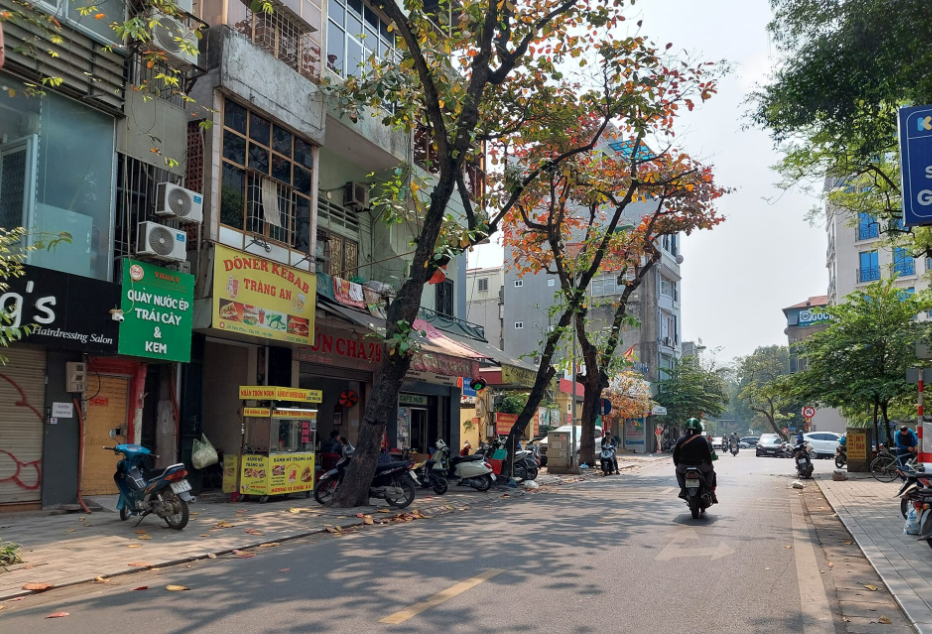 Cần bán nhà đường Yên Phụ nhỏ, gần Hồ Tây, mặt tiền rộng rãi, phù hợp kinh doanh
