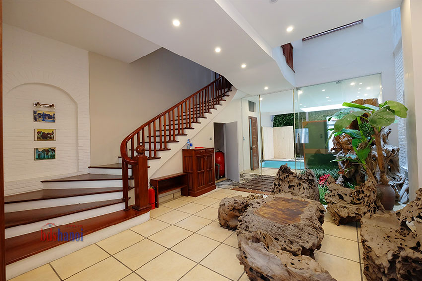 Cần bán nhà đất thổ cư Tây Hồ phố Trích Sài hướng Tây Tứ Trạch mặt tiền 6.5m x 5 tầng